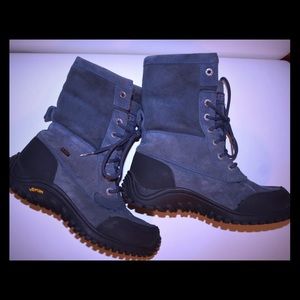 UGG Women’s Adirondack II Snow Boot Fleece Lined